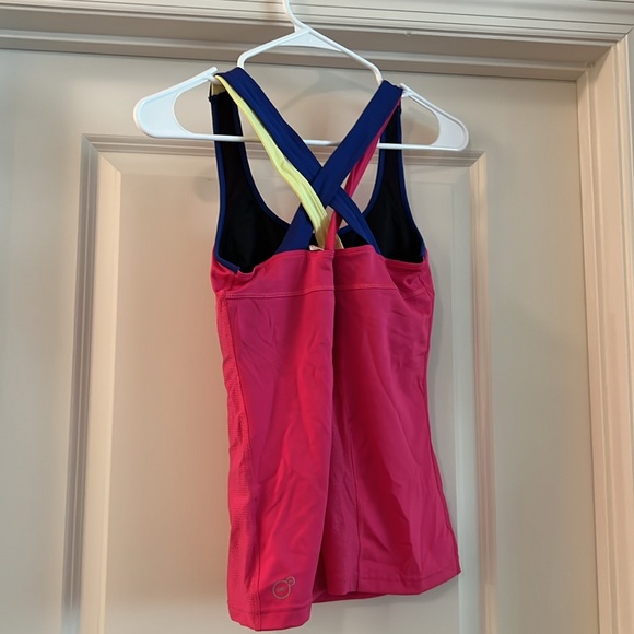 Puma athletic top with built in sports bra - Picture 2 of 2